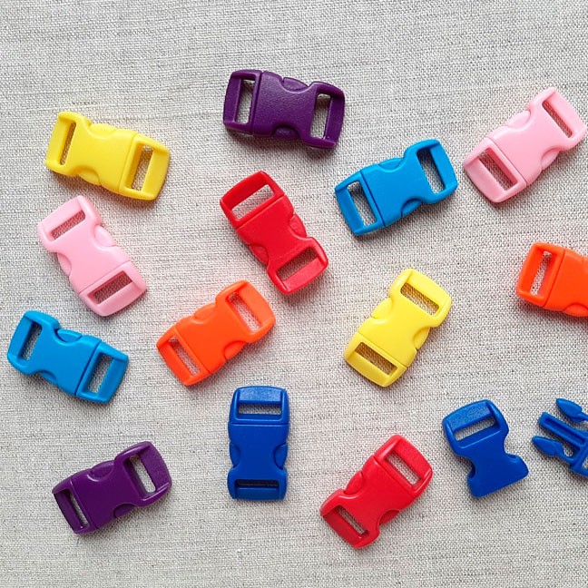 Пластиковая фурнитура 